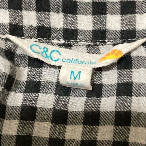 C&C California black and white checked button down size Medium - Picture 5 of 7